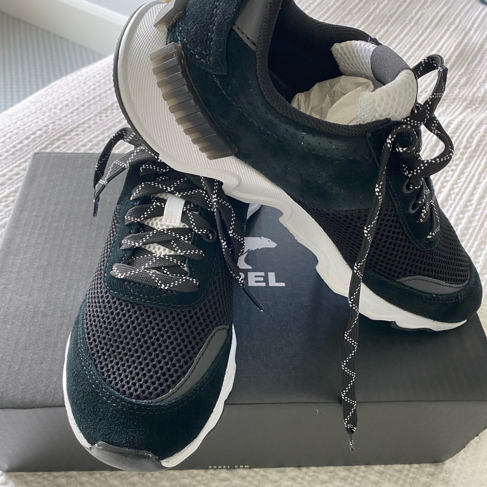 Brand new Sorel Black Kinetic Lite Lace Shoes